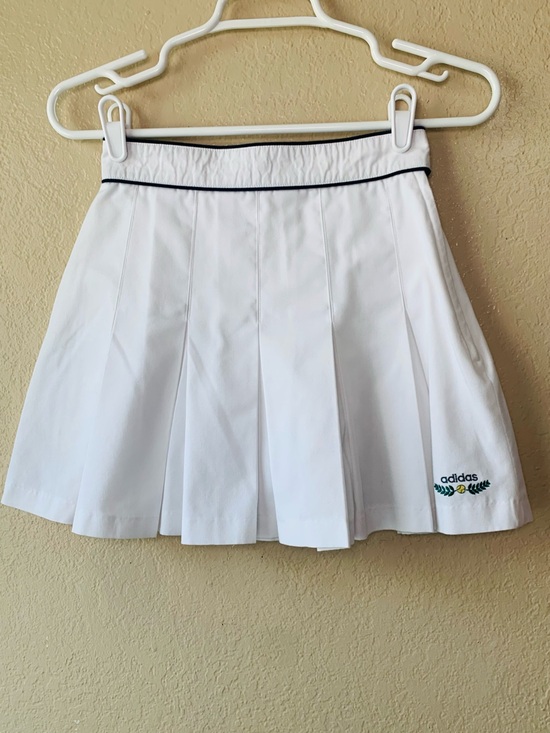 adidas Dresses & Skirts - Vintage 1980’S ADIDAS Pleated Embroidered Logo White Tennis Skirt Size 4